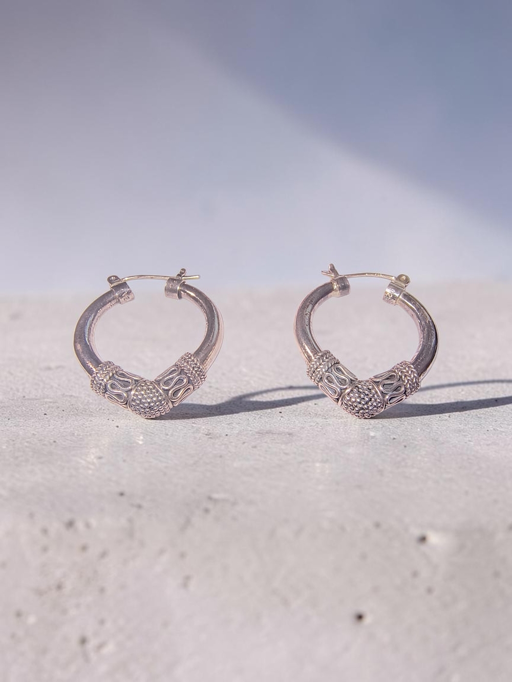 Suarti Bali Intricate Hefty Tube Hoop Earrings in Sterling Silver